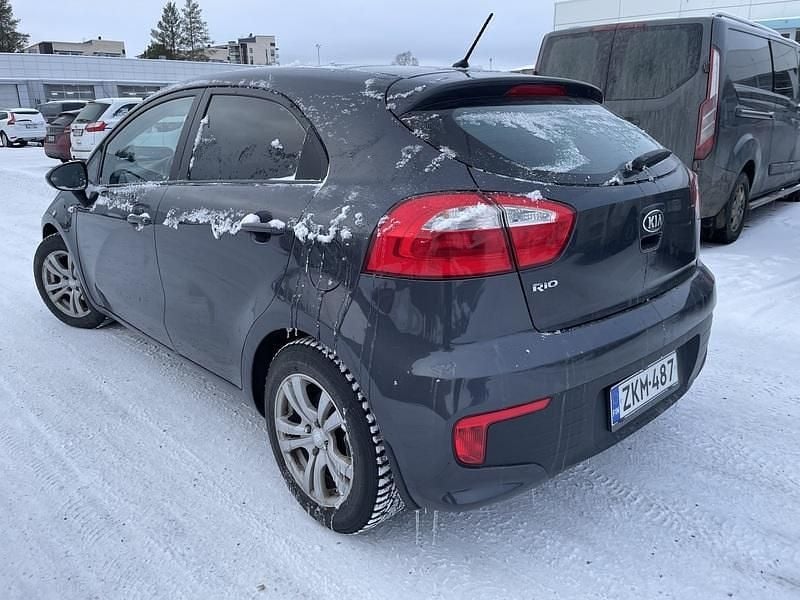 Käytetty Kia Rio LX 84 HP (61 kW) 2015 Harmaa Viistoperä