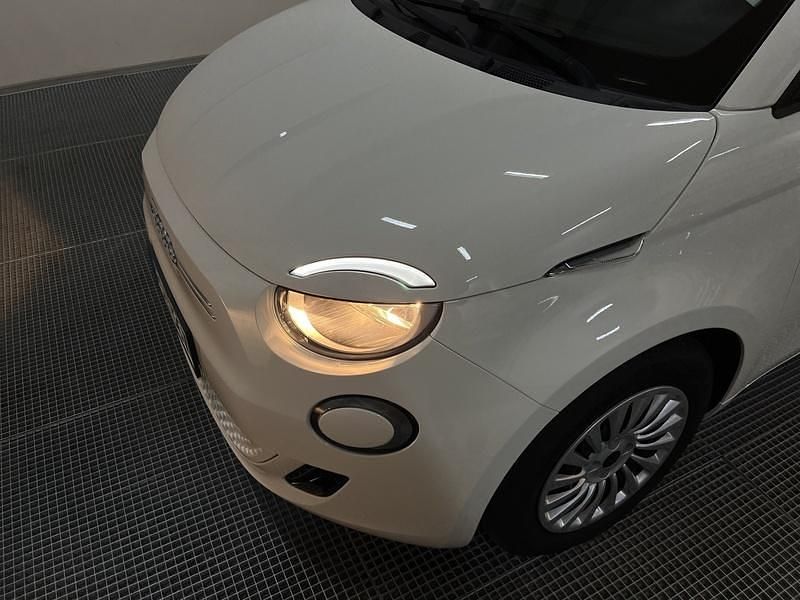 Käytetty Fiat 500e Connect 86 kW (118 HP) 2023 Valkoinen Viistoperä