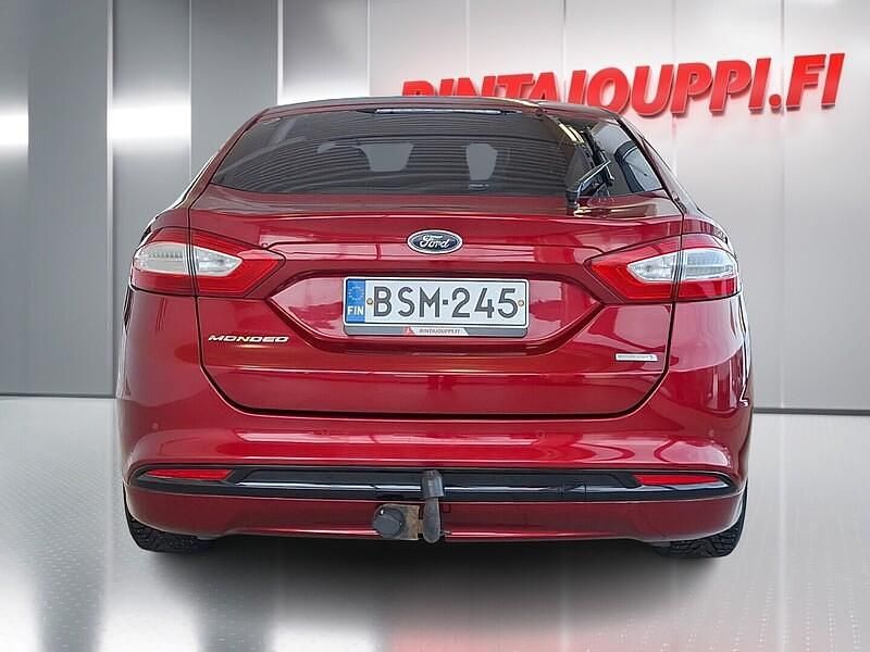 Käytetty Ford Mondeo Titanium 160 HP (117 kW) 2015 Punainen Viistoperä