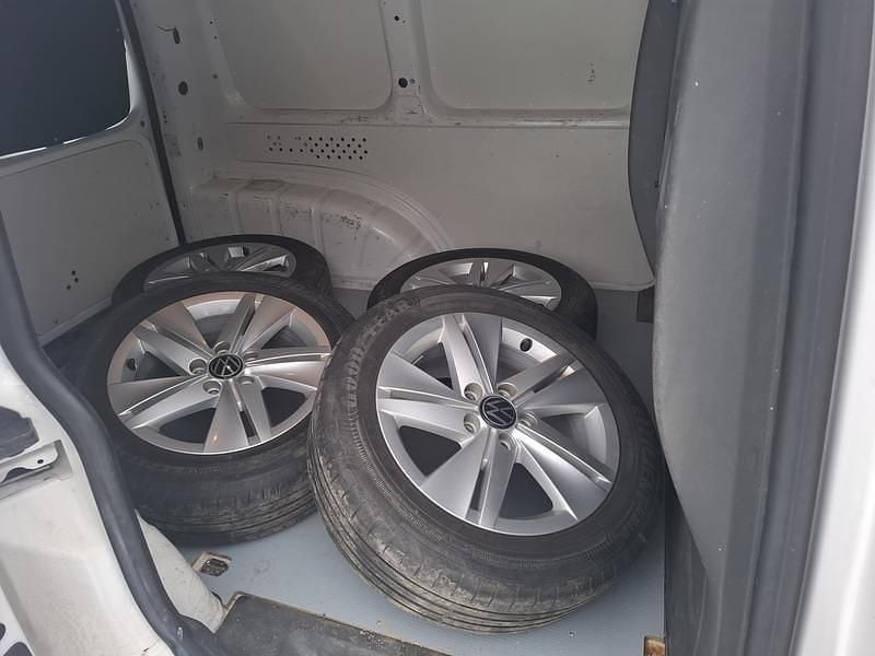 Käytetty VW Caddy 75 HP (55 kW) 2012 Tila-auto