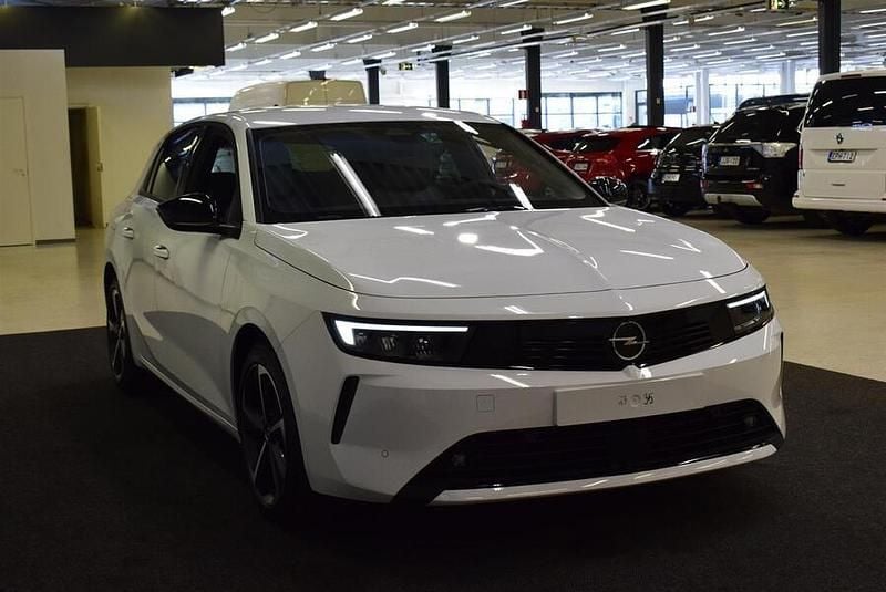 Käytetty Opel Astra Innovation 180 HP (132 kW) 2023 Viistoperä