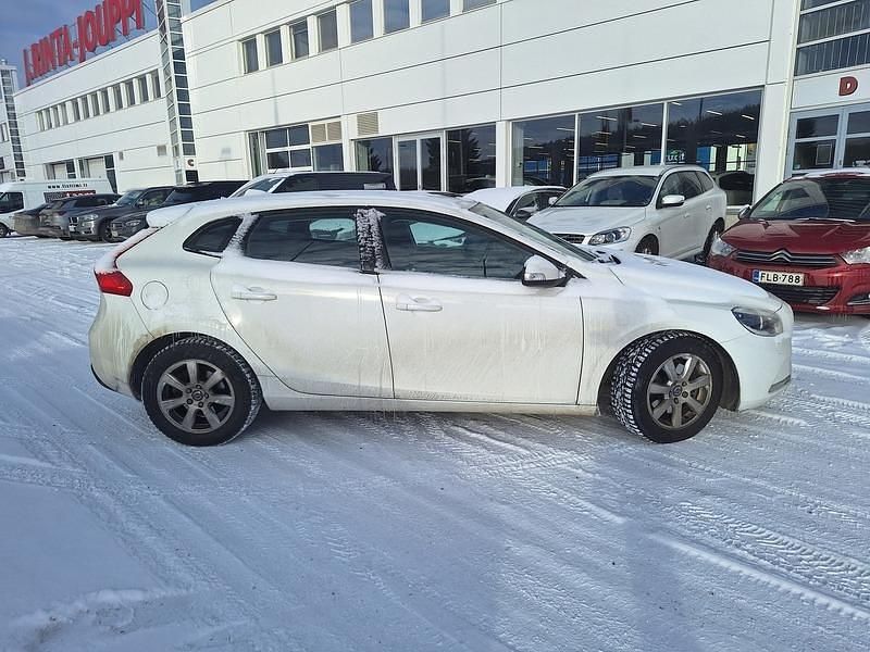 Käytetty Volvo V40 Business Edition 114 HP (83 kW) 2014 Viistoperä