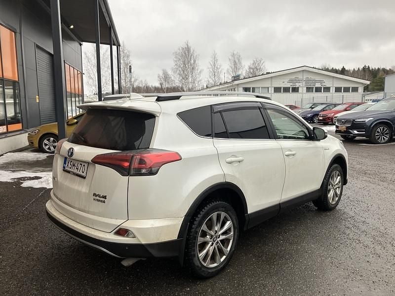 Käytetty Toyota RAV4 Premium 155 HP (114 kW) 2017 Katumaasturi