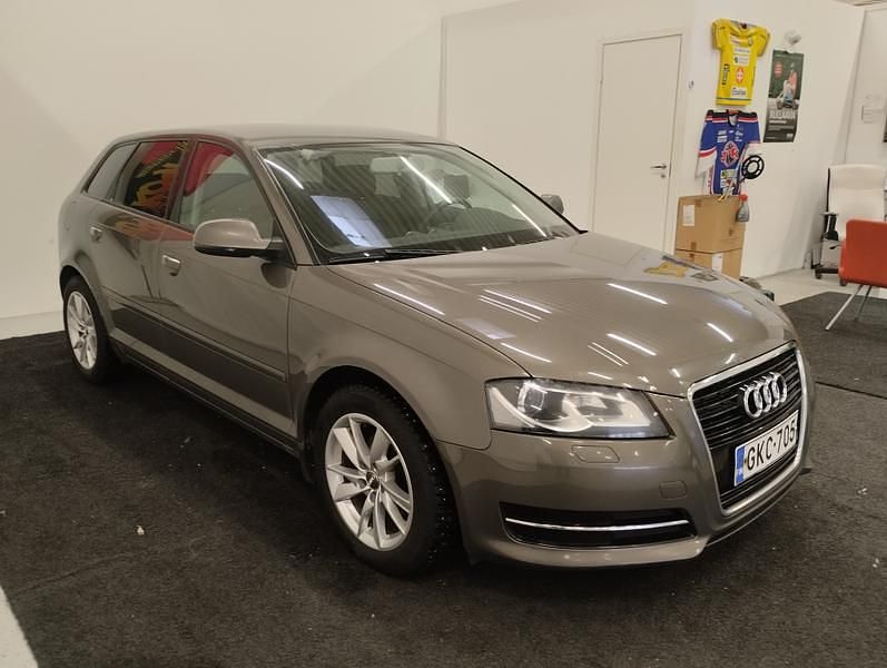 Käytetty Audi A3 Sportback 105 HP (77 kW) 2012 Viistoperä