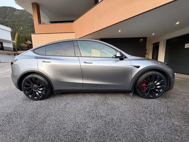 Käytetty 2023 Tesla Model Y Performance Katumaasturi | 41 990 € (Perustarjous) - Kuva 1/1