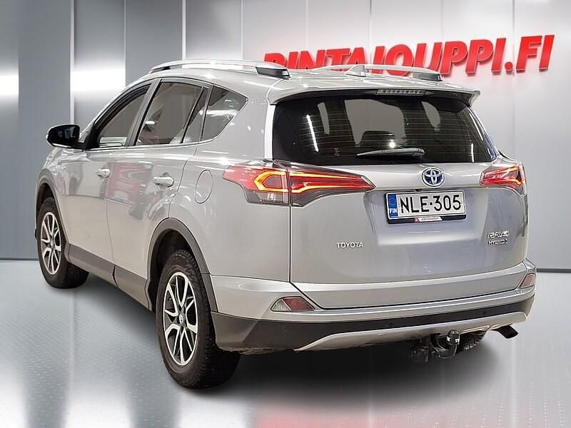 Käytetty Toyota RAV4 Hybrid Active 155 HP (114 kW) 2018 Hopea Katumaasturi