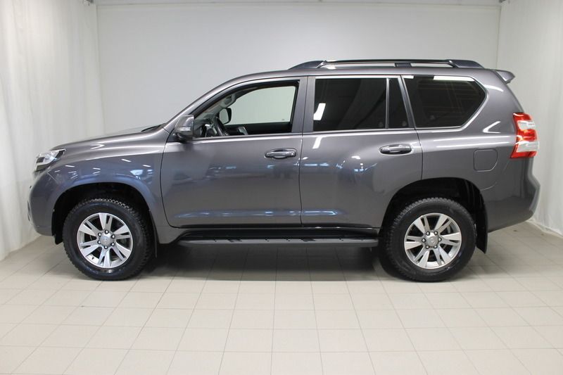 Harmaa Käytetty 2015 Toyota Land Cruiser Active Katumaasturi | 59 890 € - Kuva 1/4