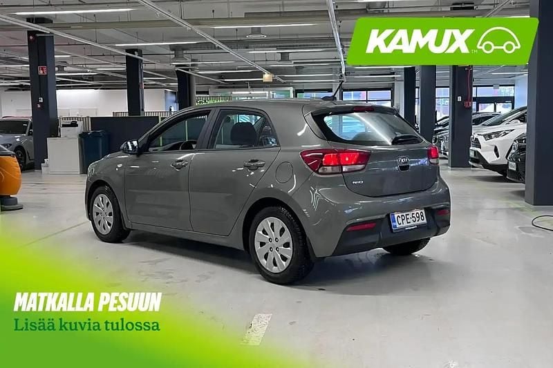 Käytetty Kia Rio LX 84 HP (61 kW) 2021 Vihreä Sedan