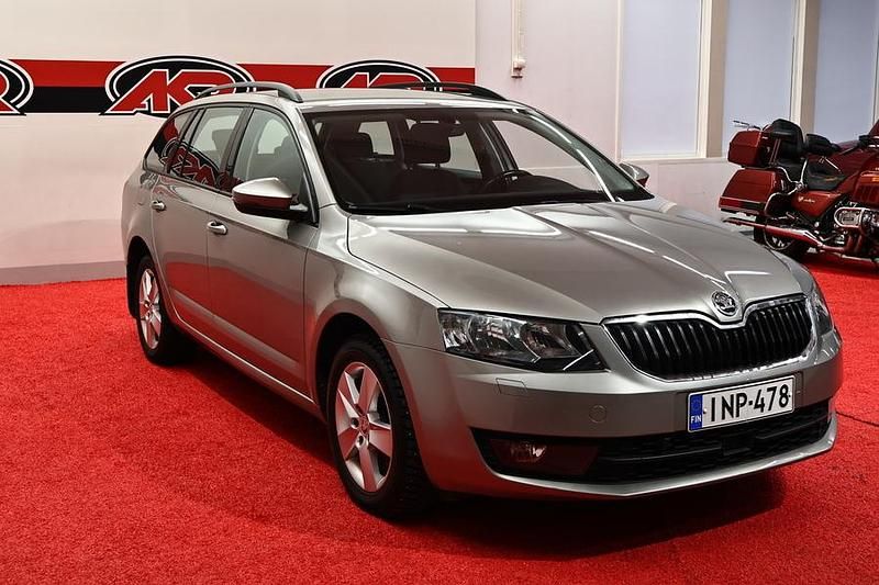 Käytetty Skoda Octavia Ambition 110 HP (80 kW) 2017 Ruskea Farmari
