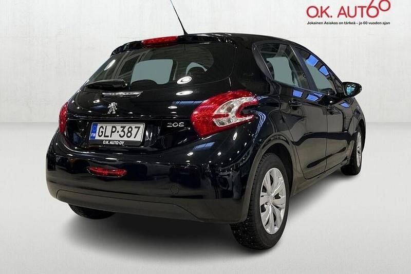 Käytetty Peugeot 208 82 HP (60 kW) 2015 Musta Viistoperä