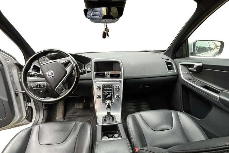 Käytetty Volvo XC60 Business Edition 190 HP (139 kW) 2017 Katumaasturi