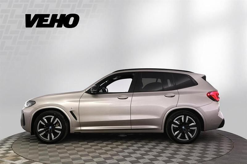 Käytetty BMW iX3 Shadowline 210 kW (286 HP) 2022 Hopea Katumaasturi