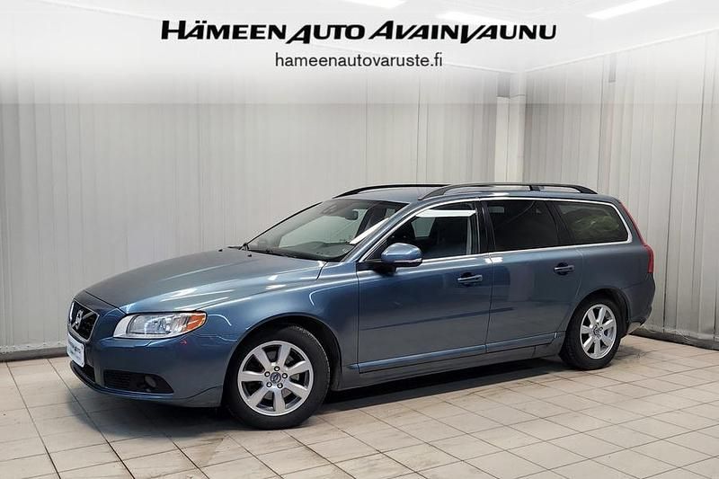 Käytetty Volvo V70 Momentum 114 HP (83 kW) 2012 Sininen Farmari