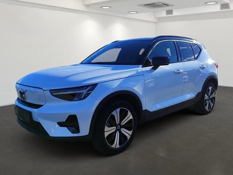 Valkoinen Käytetty 2023 Volvo XC40 Core Katumaasturi | 35 780 € (Perustarjous) - Kuva 1/3