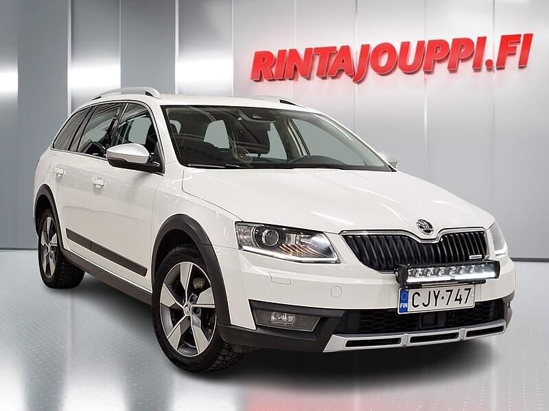Valkoinen Käytetty 2015 Skoda Octavia Farmari | 9 890 € (Perustarjous) - Kuva 1/4
