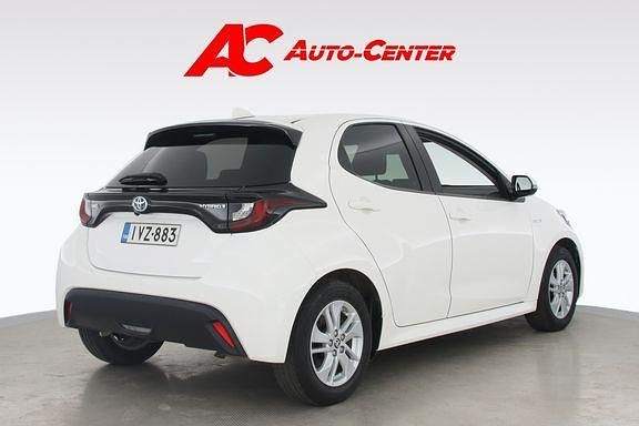 Käytetty Toyota Yaris Active 114 HP (83 kW) 2020 Valkoinen Viistoperä