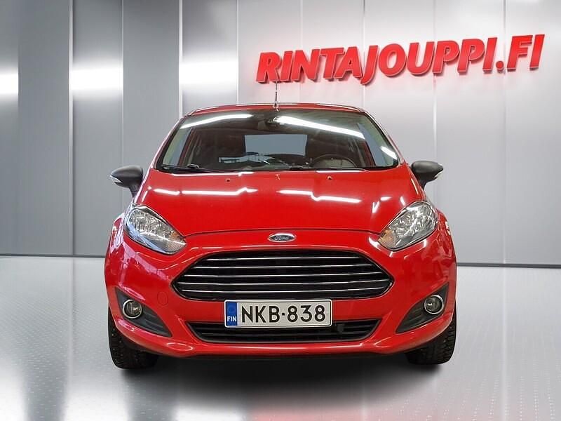 Käytetty Ford Fiesta Trend 80 HP (58 kW) 2016 Punainen Van