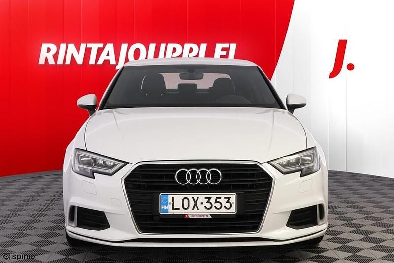 Käytetty Audi A3 Business 116 HP (85 kW) 2019 Valkoinen Sedan