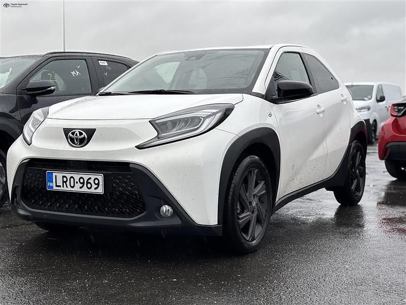 Valkoinen Käytetty 2022 Toyota Aygo X-play Viistoperä | 17 950 € (Kallis) - Kuva 1/1