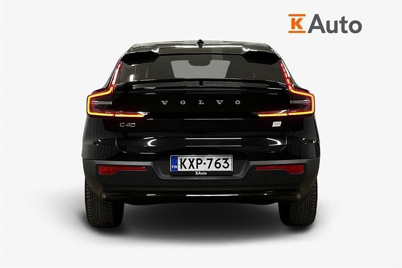 Käytetty Volvo C40 Ultimate 300 kW (408 HP) 2023 Musta Katumaasturi