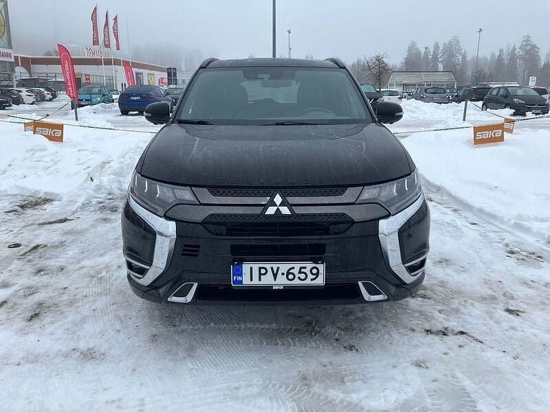 Käytetty Mitsubishi Outlander P-HEV Instyle 135 HP (99 kW) 2019 Katumaasturi