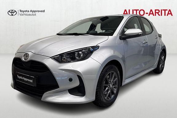 Käytetty Toyota Yaris Active 114 HP (83 kW) 2025 Hopea Viistoperä