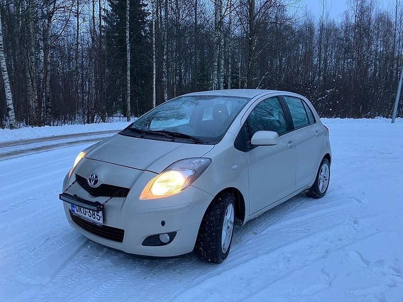 Käytetty 2011 Toyota Yaris Edition Viistoperä | 7 900 € (Supertarjous) - Kuva 1/3