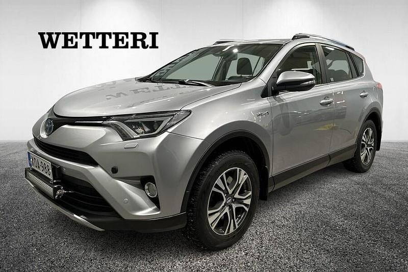 Käytetty Toyota RAV4 Hybrid Edition 155 HP (114 kW) 2017 Hopea Katumaasturi