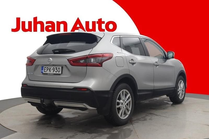 Käytetty Nissan Qashqai N-Connecta 116 HP (85 kW) 2018 Hopea Katumaasturi