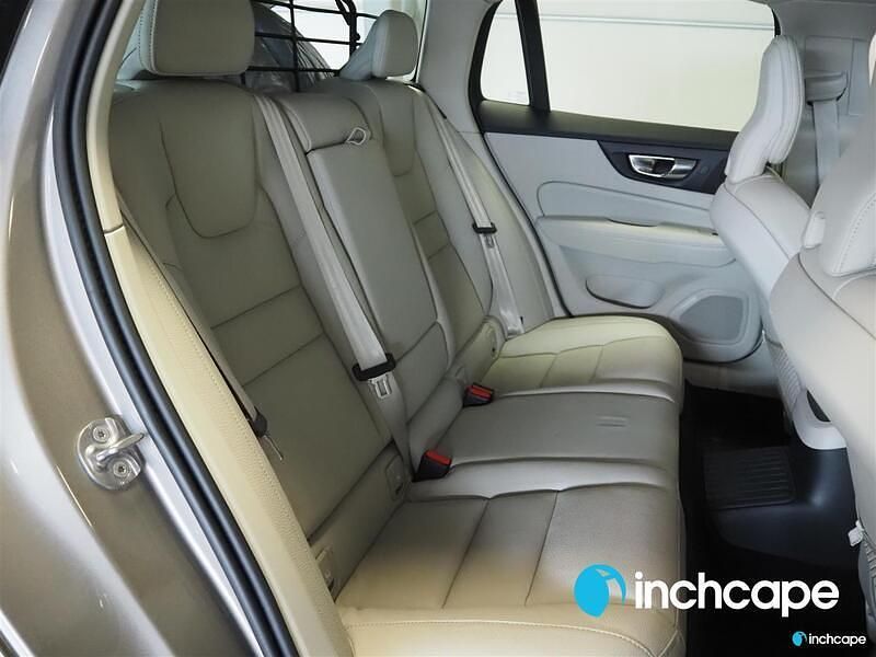 Käytetty Volvo V60 Inscription 456 HP (335 kW) 2022 Farmari