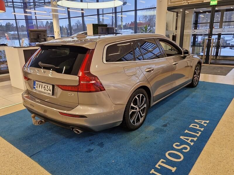 Käytetty Volvo V60 Momentum 150 HP (110 kW) 2019 Harmaa Farmari