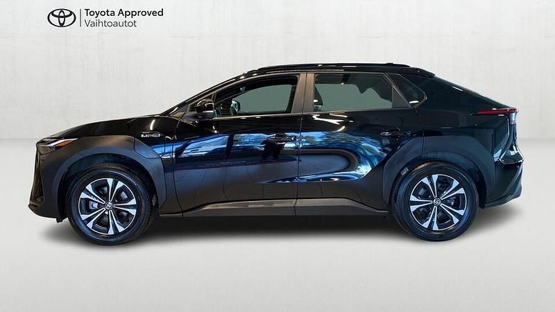 Käytetty Toyota bZ4X Active 160 kW (218 HP) 2023 Musta Katumaasturi