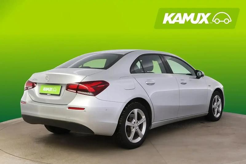 Käytetty Mercedes A250 Business 160 HP (117 kW) 2021 Hopea / harmaa Sedan