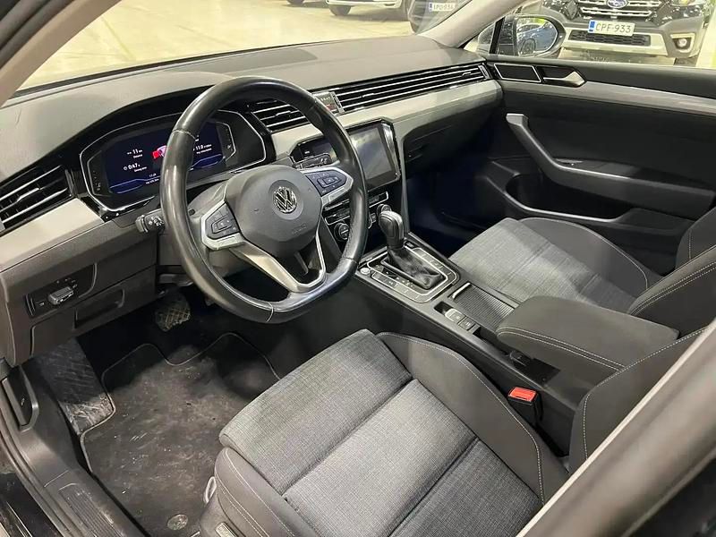 Käytetty VW Passat Style 150 HP (110 kW) 2020 Musta Sedan