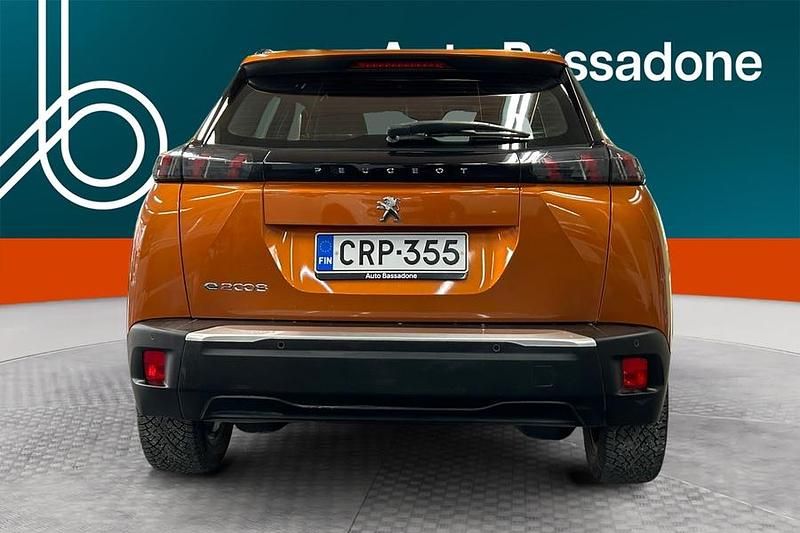 Käytetty Peugeot e-2008 Active 100 kW (136 HP) 2023 Katumaasturi