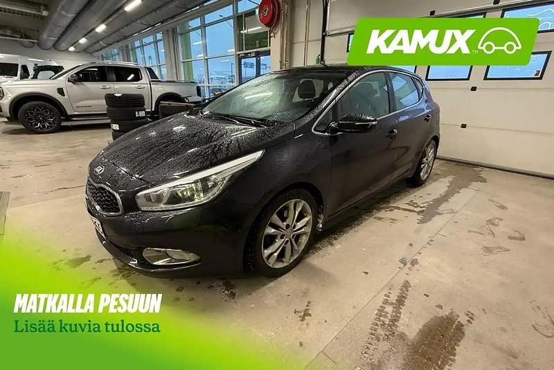 Käytetty Kia Ceed EX 135 HP (99 kW) 2012 Musta Viistoperä