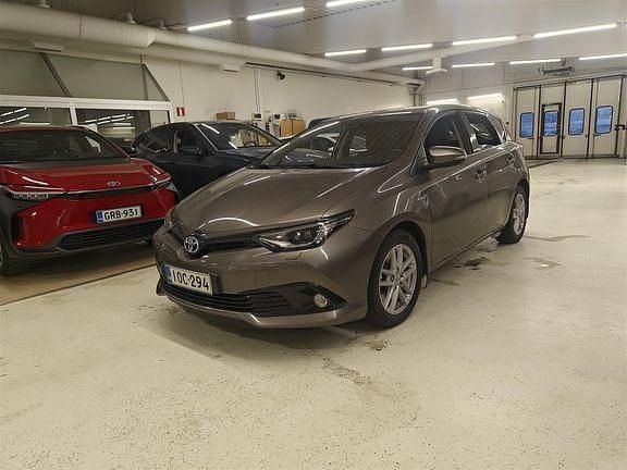 Käytetty Toyota Auris Active 98 HP (72 kW) 2018 Harmaa Viistoperä
