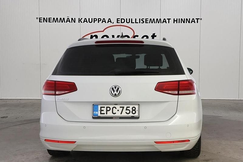 Käytetty VW Passat Comfortline 125 HP (91 kW) 2018 Valkoinen Farmari