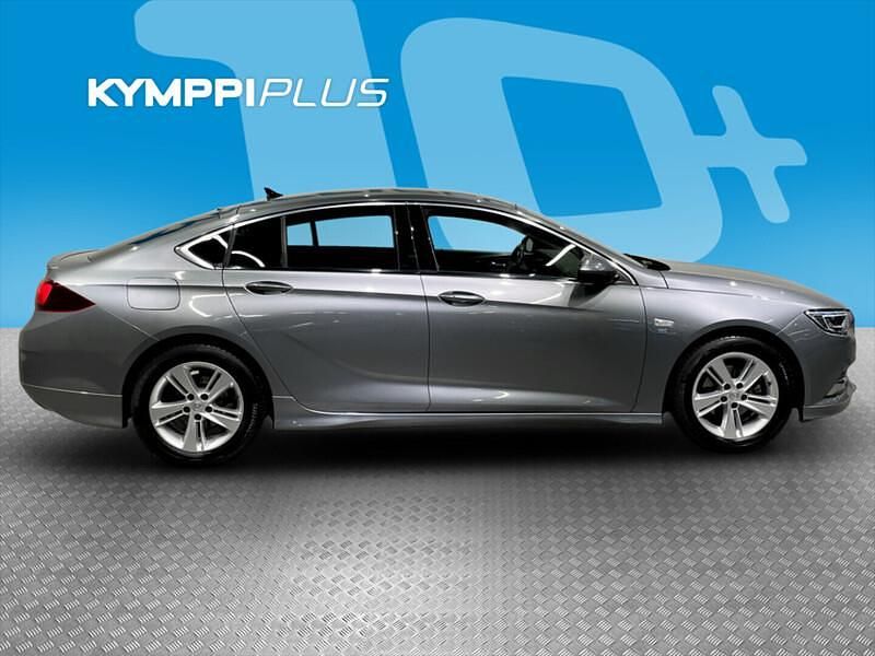Käytetty Opel Insignia Executive 165 HP (121 kW) 2020 Viistoperä