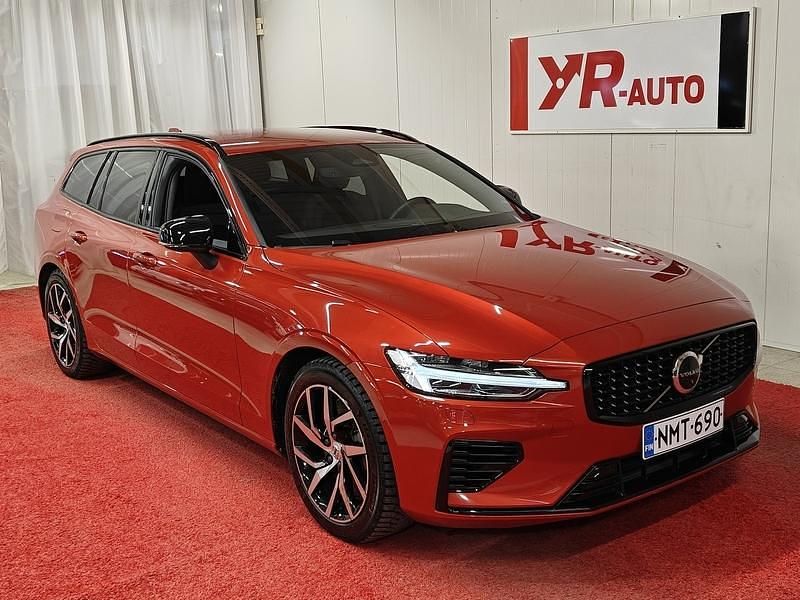 Käytetty Volvo V60 Plus 350 HP (257 kW) 2023 Farmari
