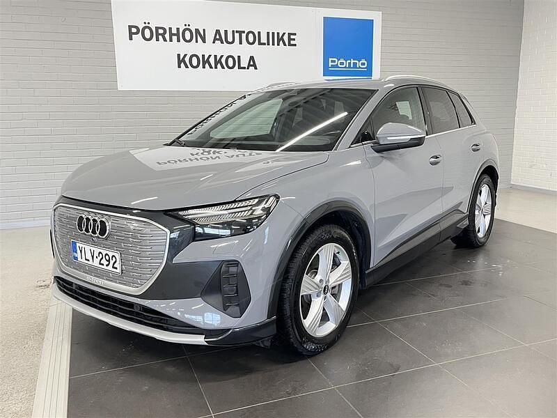 Harmaa Käytetty 2022 Audi Q4 e-tron Katumaasturi | 36 800 € (Hieman kallis) - Kuva 1/4