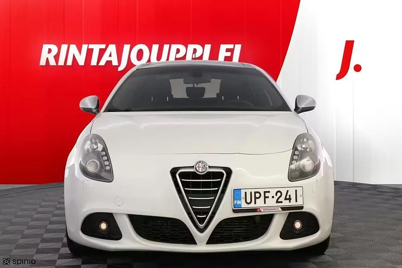 Käytetty Alfa Romeo Giulietta 140 HP (102 kW) 2011 Valkoinen Viistoperä