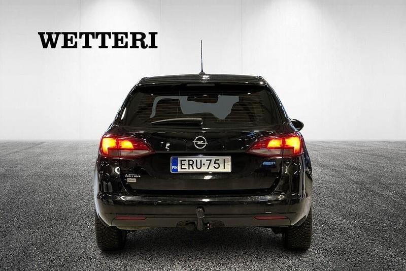 Käytetty Opel Astra Comfort 122 HP (89 kW) 2021 Musta Farmari
