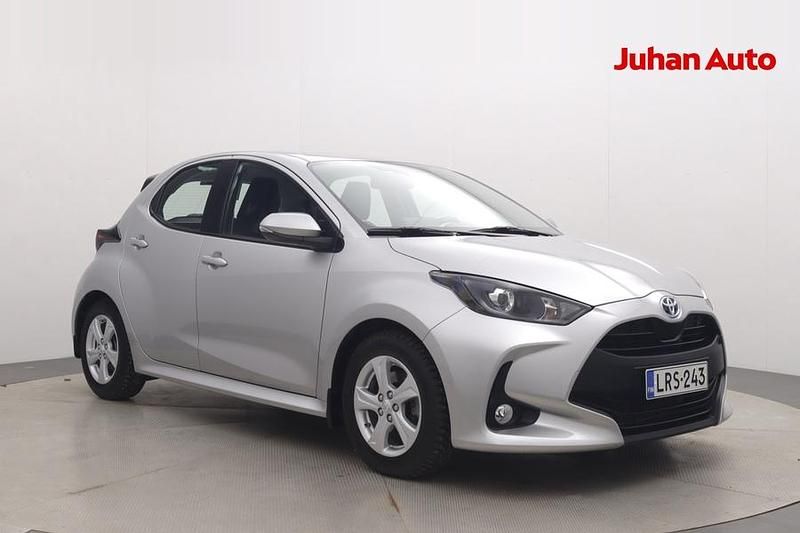 Hopea Käytetty 2022 Toyota Yaris Hybrid Active Viistoperä | 20 990 € (Perustarjous) - Kuva 1/4