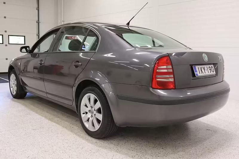 Käytetty Skoda Superb 2006 Sedan