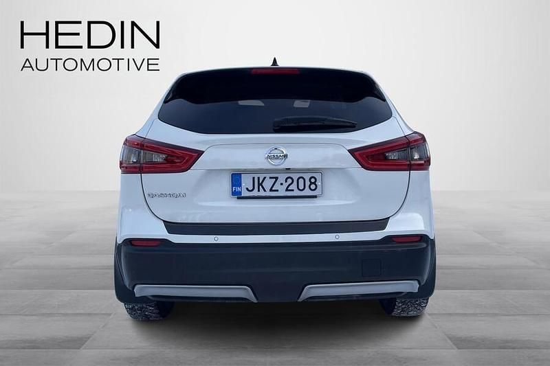 Käytetty Nissan Qashqai N-Connecta 116 HP (85 kW) 2018 Valkoinen Katumaasturi