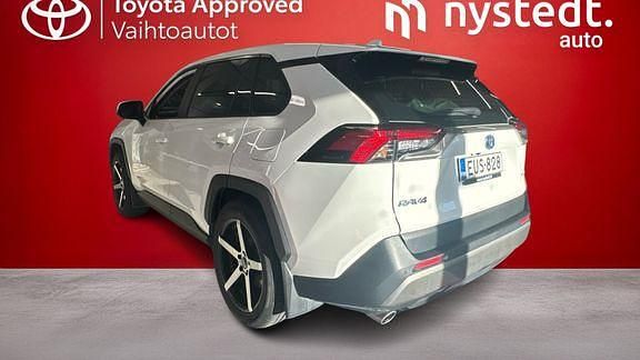 Käytetty Toyota RAV4 Edition 176 HP (129 kW) 2023 Valkoinen Katumaasturi