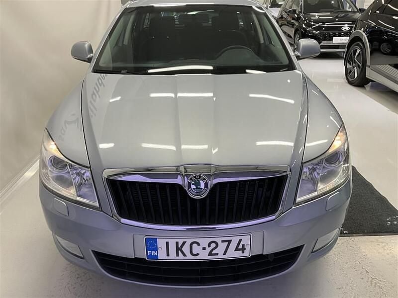 Käytetty Skoda Octavia Ambiente 105 HP (77 kW) 2011 Sininen Farmari