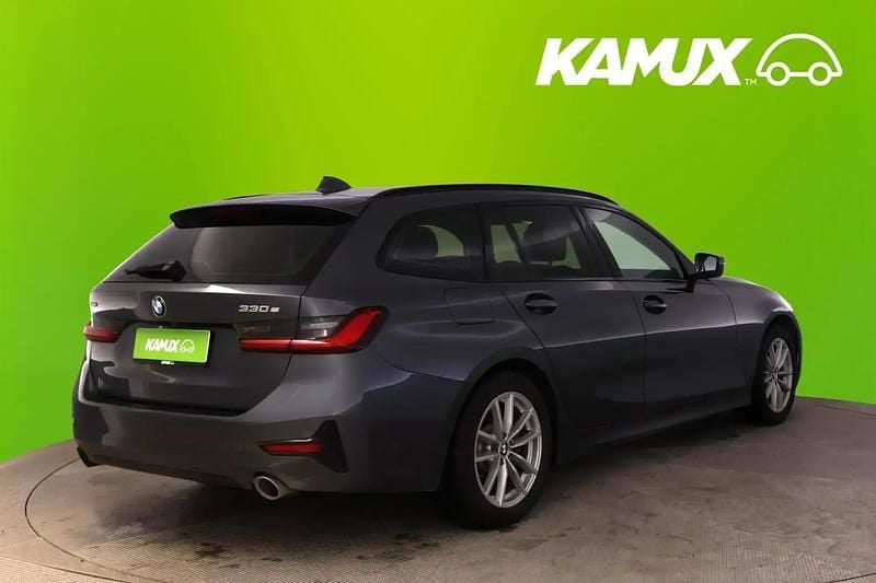 Käytetty BMW 330e Sport Line 292 HP (214 kW) 2020 Hopea / harmaa Farmari