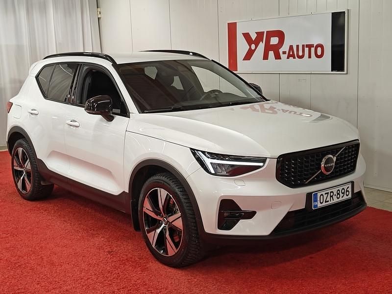 Käytetty Volvo XC40 Plus 211 HP (155 kW) 2023 Katumaasturi